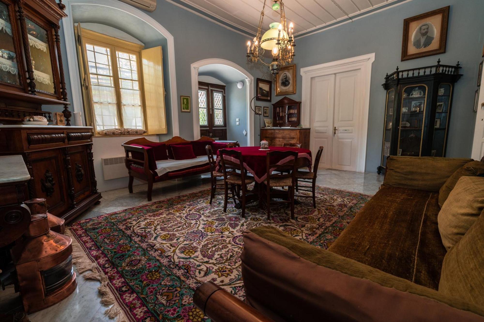 Rafalias Mansion Ýdra Eksteriør bilde